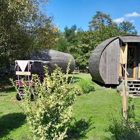 Hébergement de vacances Village Tonneaux De Tirpoil